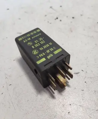 BMW 5 E34 Combustion relay 8362102