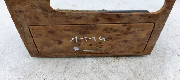 Cup holder front