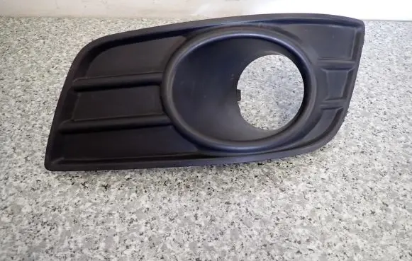 Suzuki SX4 Front fog light trim/grill