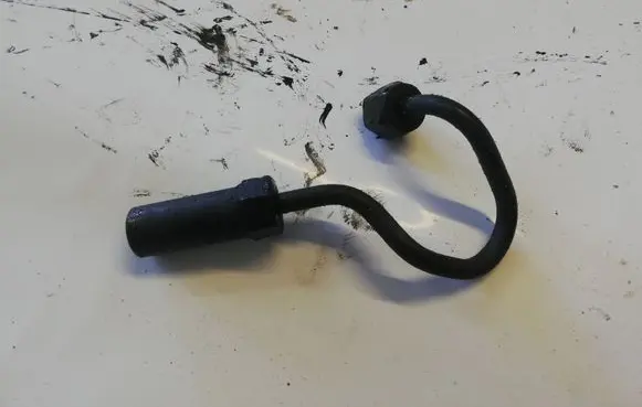 Nissan X-Trail T30 Fuel injector supply line/pipe NOCODE