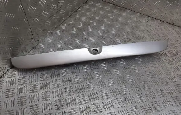 Opel Zafira A Rear window tailgate spoiler 90579631