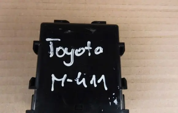 Toyota RAV 4 (XA50) Window wiper relay 8594042040