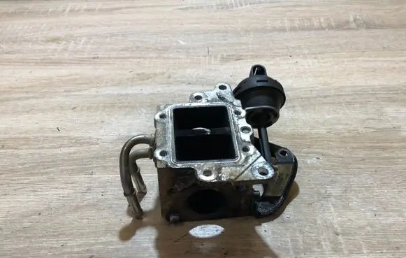 Volkswagen Golf V Other engine bay part 036129811