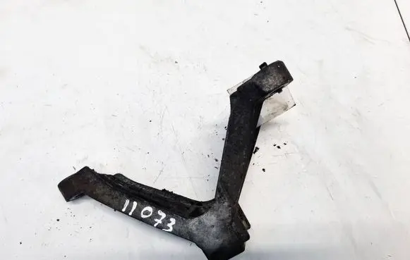 Mazda 3 I Engine mounting bracket 