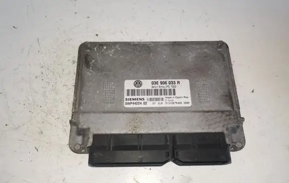 Volkswagen Polo Engine control unit/module 03E906033R