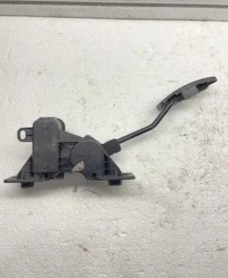 Mitsubishi Grandis Accelerator throttle pedal APM30003
