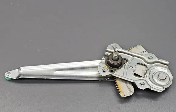 Suzuki Swift II Rear door manual window regulator 