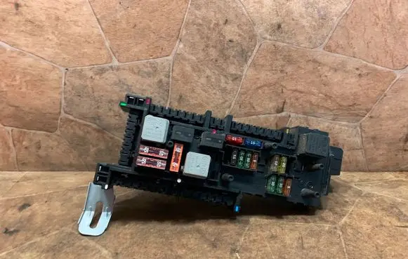 Mercedes-Benz E C207 W207 Fuse box set A0025421319