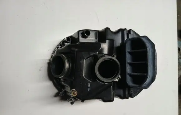 Suzuki Grand Vitara II Air filter box 12344
