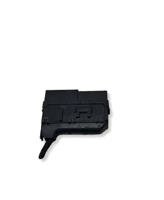 Renault Clio III Fuse module 8200220647