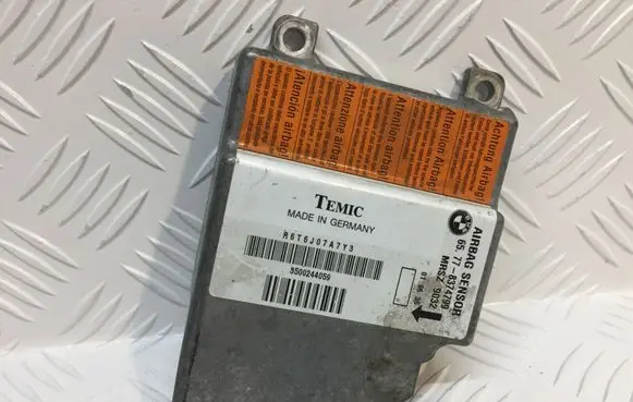 BMW 7 E38 Airbag control unit/module 8374799