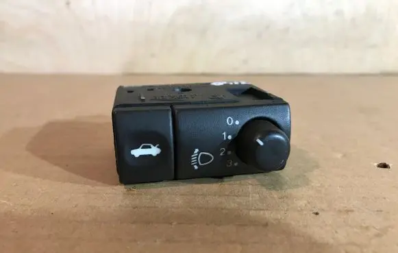Headlight level height control switch