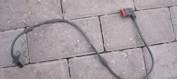 Mercedes-Benz E W212 ABS rear brake sensor A2125402117