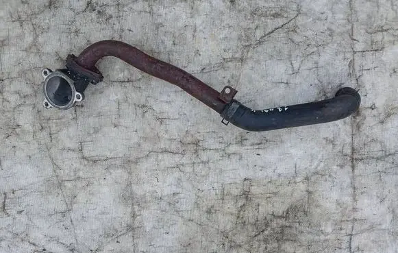 Nissan X-Trail T30 Engine coolant pipe/hose 