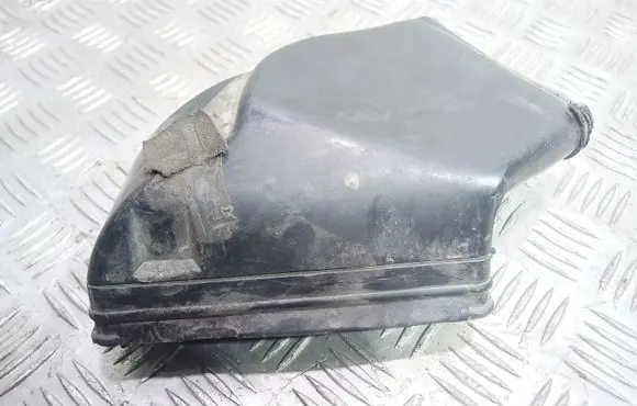 Volkswagen PASSAT B5.5 Air intake duct part 3B0129617D