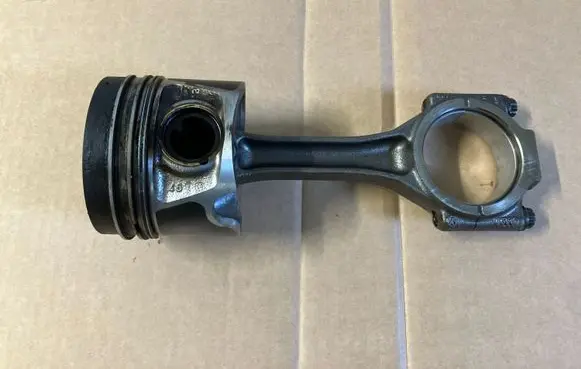 Volkswagen Crafter Piston with connecting rod