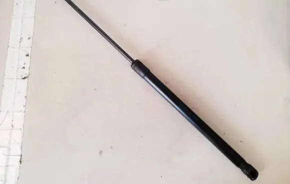 Volkswagen Polo IV 9N3 Tailgate/trunk strut/damper 6q6827550c