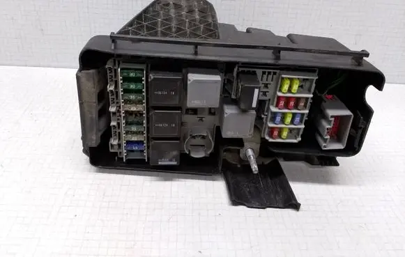 Volvo V70 Fuse module 30728132