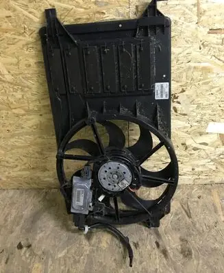 Mazda 3 II Radiator cooling fan shroud