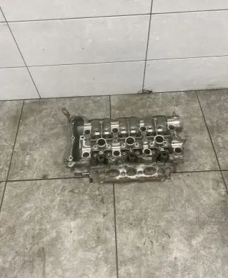 Mercedes-Benz C W205 Engine head A2760102413