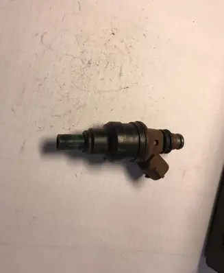 Mazda 323 Fuel injector INP482