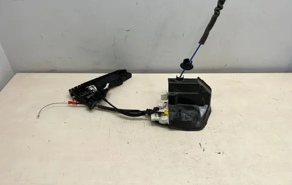 Audi A8 S8 D4 4H Rear door lock 4H0839015D