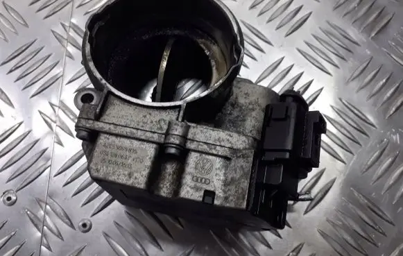 Volkswagen Touran I Throttle valve position sensor 03G128063C