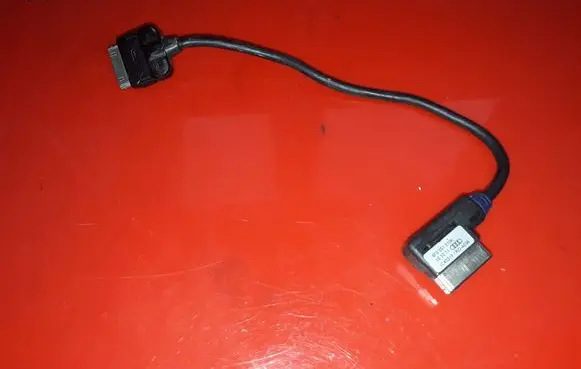Audi A8 S8 D4 4H iPod connector socket 4F0051510K IC40219 RO4036