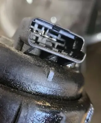Opel Tigra B Fuel filter housing 13224652