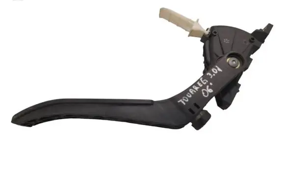 Volkswagen Touareg I Accelerator throttle pedal 7L0723507B