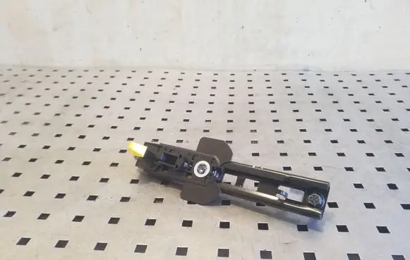 Volvo XC90 Seat belt adjustment rail 31332261