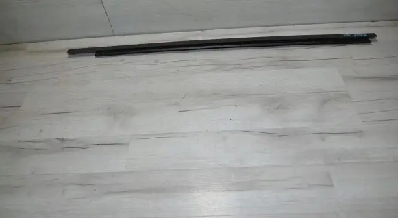 Fiat Freemont Front door glass trim molding