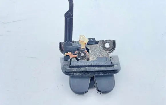 Audi A3 S3 8P Tailgate/trunk/boot lock/catch/latch 8P3827520A