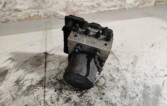 Toyota Avensis T270 ABS Pump 0265952119 51726T0833
