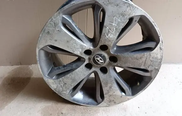 Hyundai Santa Fe R18 alloy rim 