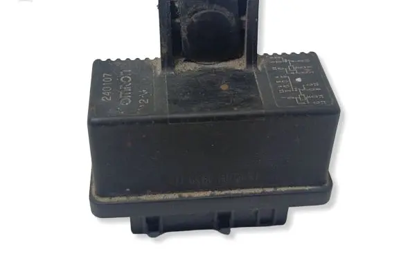 Citroen C4 I Fuel pump relay 240107