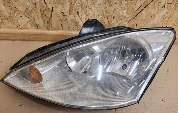 Ford Focus Headlight/headlamp 2M5113W030BD 0374D