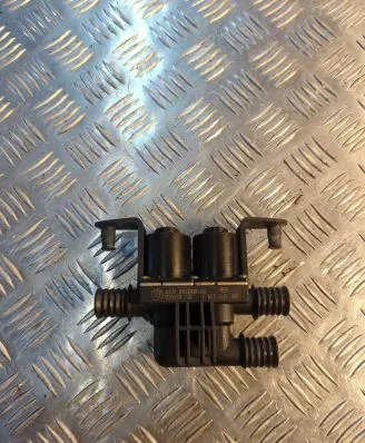 BMW 5 E60 E61 Coolant heater control valve 6931708 1147412181