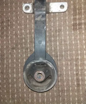 Honda Civic Engine mount bracket