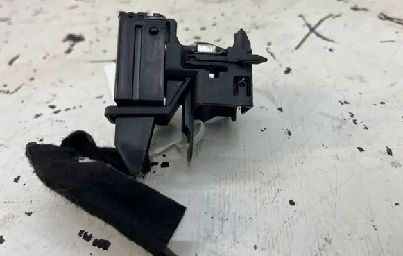 Volvo V40 Ignition lock 28227917