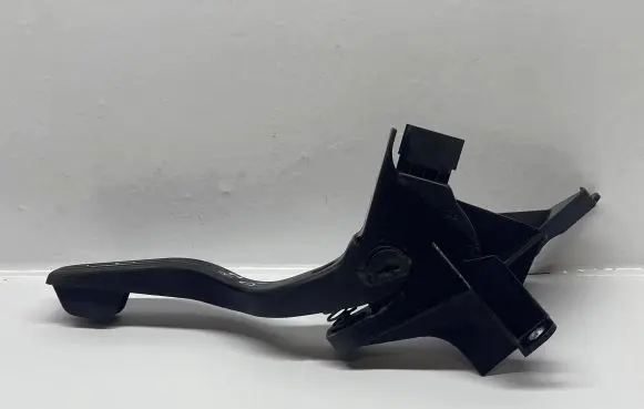 Ford Mondeo Mk III Accelerator throttle pedal 2S719F836DA
