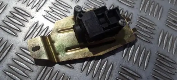 Ford Mondeo MK II Fuel cut-off switch xs7t9341aa xs7t-9341-aa