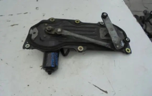 Honda CR-V Front wiper linkage and motor