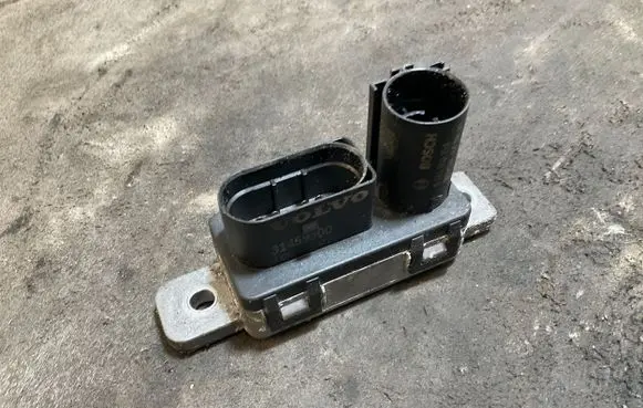 Glow plug pre-heat relay