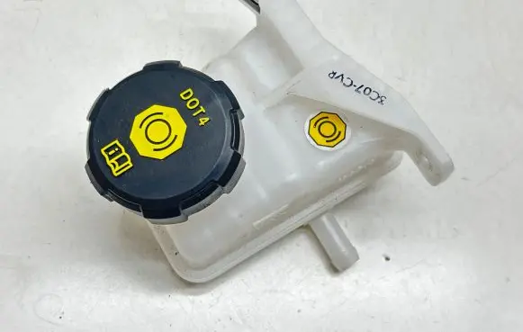 KIA EV6 Brake fluid reservoir 3C07CVR