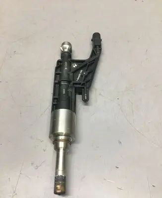 BMW 1 F20 F21 Fuel injector 0261500484 26A6635