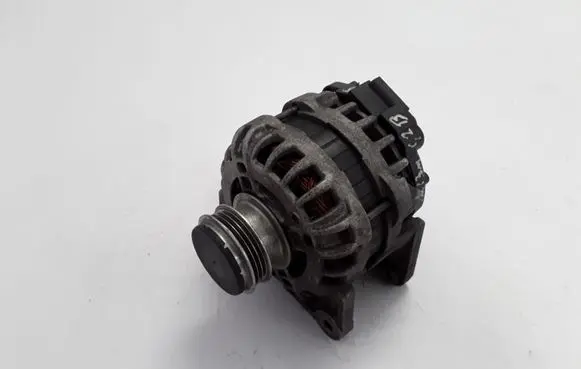 Dacia Sandero Generator/alternator 231008386R