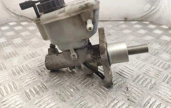 Skoda Octavia Mk2 (1Z) Master brake cylinder 1K1611301C