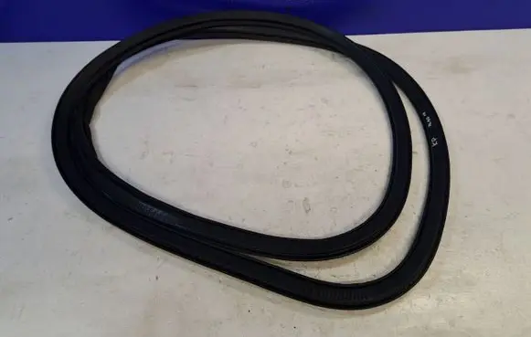 Volvo XC90 Rubber seal front coupe door 32229218 31457673