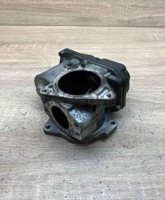 Volkswagen Touran I Throttle valve 03G131501P